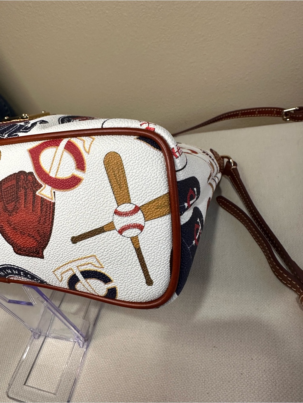 Dooney & Bourke Women's MLB Minnesota Twins Suki Crossbody Bag - Picture 7 of 16